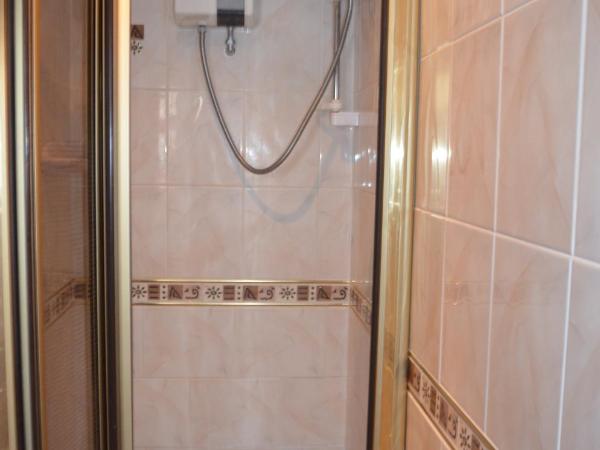 Lyndhurst Hotel : photo 5 de la chambre chambre familiale avec salle de bains