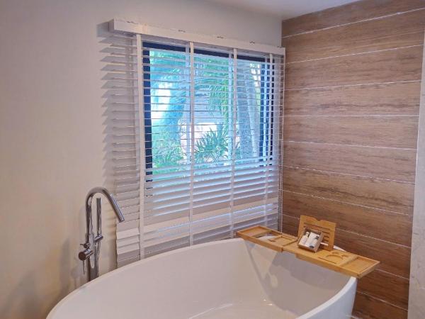 Phi Phi Holiday Resort : photo 7 de la chambre studio premier corail - vue sur mer