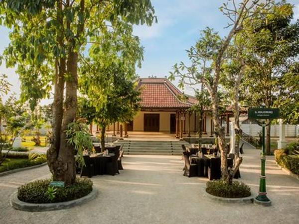 Grand Rohan Jogja : photo 1 de la chambre pendopo suite room