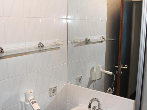 Hotel Mozart Bonn : photo 3 de la chambre chambre double avec salle de bains privative