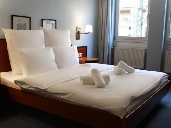 Hotel Mozart Bonn : photo 10 de la chambre chambre double avec salle de bains privative