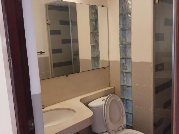 GM Hospitality Services pune : photo 3 de la chambre chambre double avec salle de bains privative