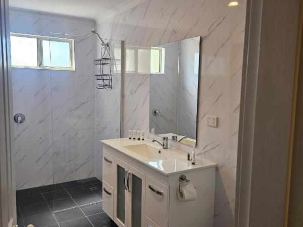 Central Caravan Park : photo 3 de la chambre chambre deluxe double ou lits jumeaux