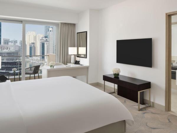 JW Marriott Hotel Marina : photo 1 de la chambre deluxe marina view room, king bed, including direct access to dubai marina mall & marina walk
