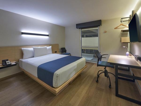 City Express by Marriott Cancun Aeropuerto : photo 1 de la chambre chambre standard lit queen-size