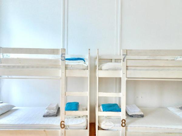 Ambiente Hostel : photo 3 de la chambre lit dans dortoir mixte de 8 lits