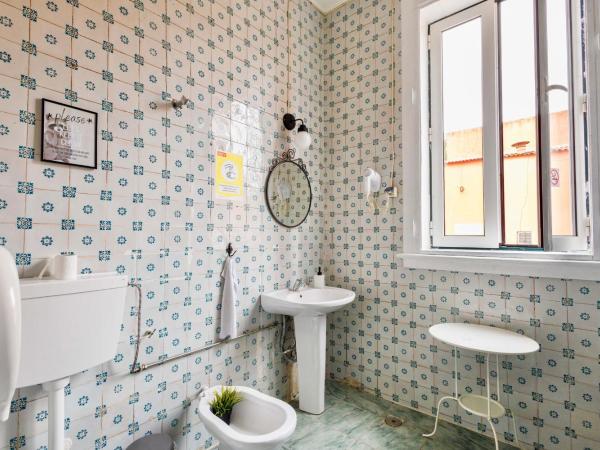 Ambiente Hostel : photo 10 de la chambre chambre double avec salle de bains commune