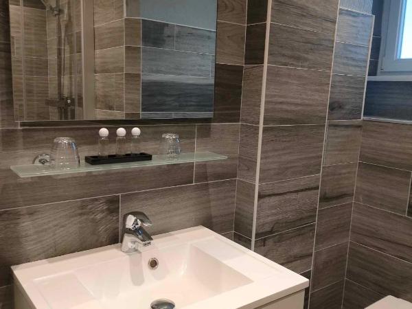 Hôtel La Réserve : photo 7 de la chambre chambre double standard