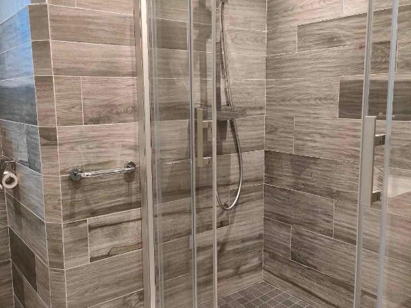 Hôtel La Réserve : photo 8 de la chambre chambre double standard