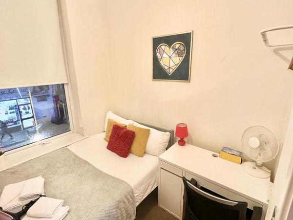 Metropolitan Coziness Private Bedrooms in Euston Station 161 : photo 6 de la chambre chambre double standard avec salle de bains commune