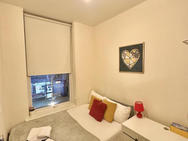 Metropolitan Coziness Private Bedrooms in Euston Station 161 : photo 4 de la chambre chambre double standard avec salle de bains commune