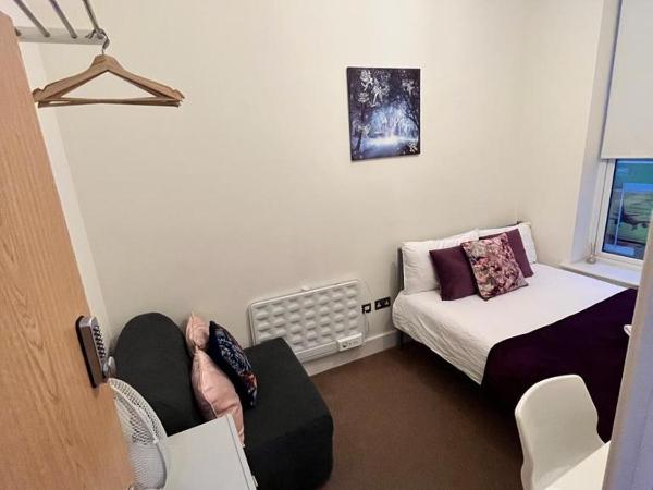 Metropolitan Coziness Private Bedrooms in Euston Station 161 : photo 6 de la chambre chambre triple avec salle de bains commune