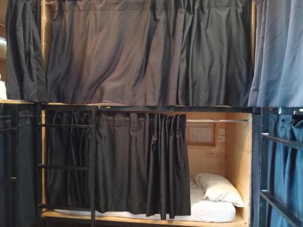 Penthouse on 34 - The Highest Unit and Best Views in Regalia & Private Rooftop Terrace : photo 5 de la chambre lit dans dortoir mixte de 8 lits