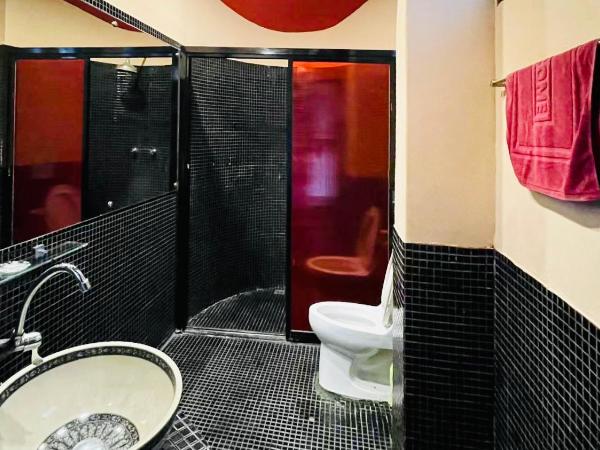 Sojourn 7 bedroom #villa #Full Moon#haadrin : photo 8 de la chambre chambre quadruple Économique avec salle de bains commune