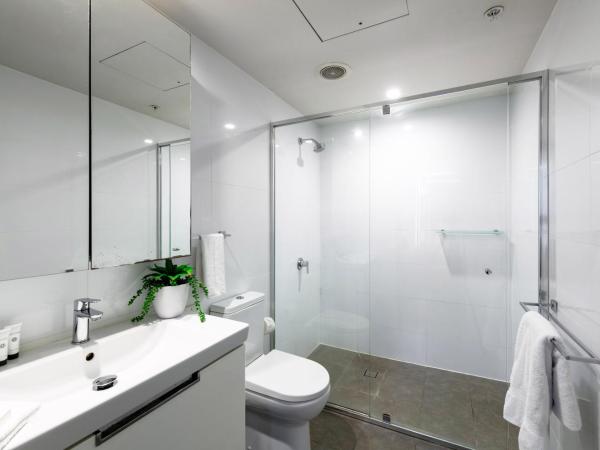 Arena Apartments by CLLIX : photo 9 de la chambre appartement 2 chambres et 2 salles de bains