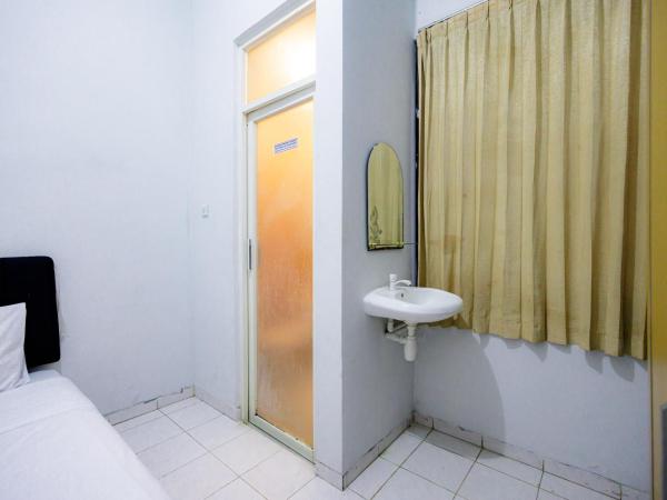 Marcello Residence Siwalankerto near Petra University Surabaya Mitra RedDoorz : photo 1 de la chambre chambre double standard
