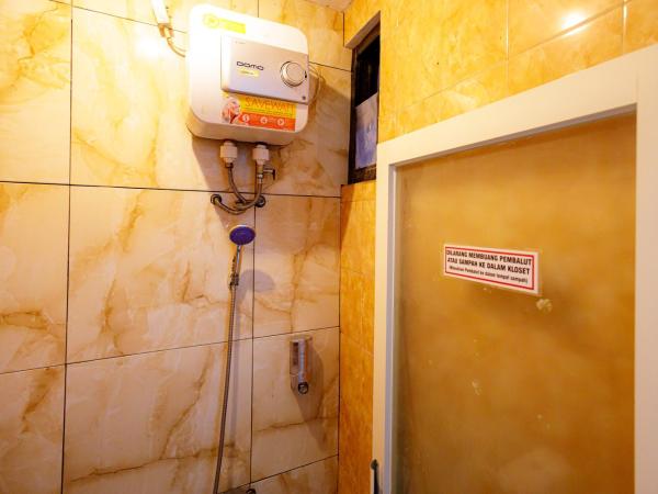 Marcello Residence Siwalankerto near Petra University Surabaya Mitra RedDoorz : photo 2 de la chambre chambre double standard