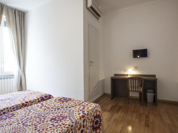 Hotel Amalfi : photo 6 de la chambre chambre lits jumeaux