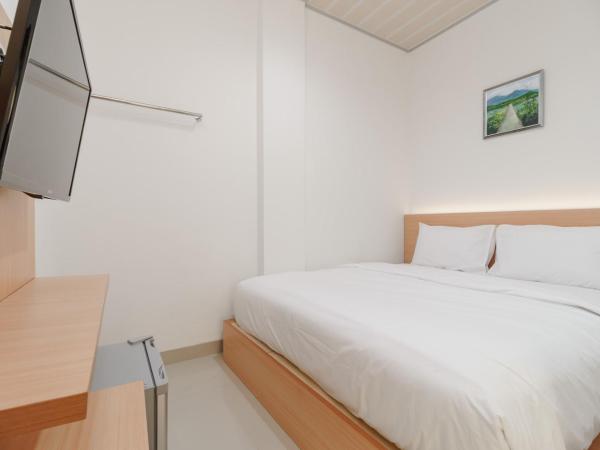 Urbanview keTemon Hotel & Resto YIA by RedDoorz : photo 1 de la chambre chambre lits jumeaux