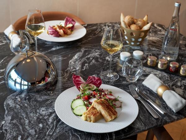 L'esquisse Hotel & Spa Colmar - MGallery : photo 3 de la chambre suite penthouse exécutive 2 chambres - terrasse - vue panoramique