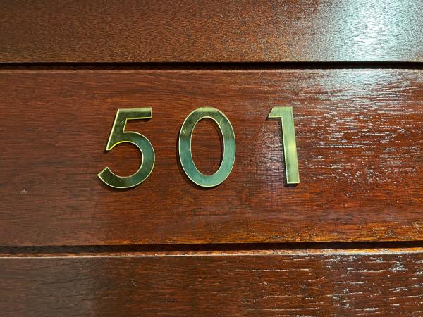 BnB98 Silom Hotel - 1 minutes from SKY TRAIN Sala Daeng station and SUBWAY Silom station : photo 1 de la chambre chambre double ou lits jumeaux deluxe - vue sur ville