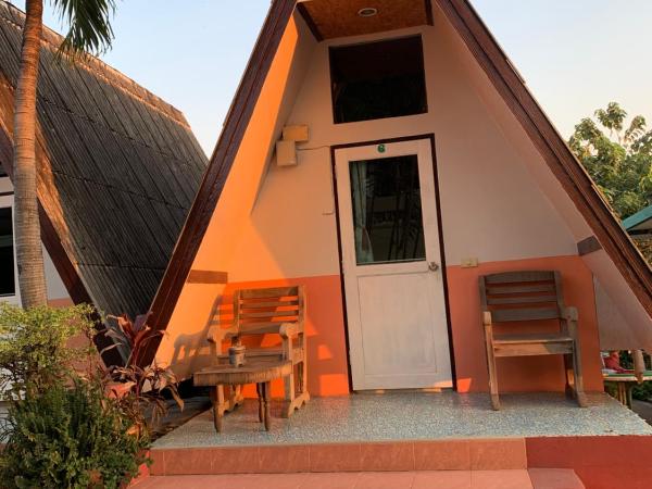 Sam's House Kanchanaburi : photo 1 de la chambre chambre lits jumeaux confort avec douche