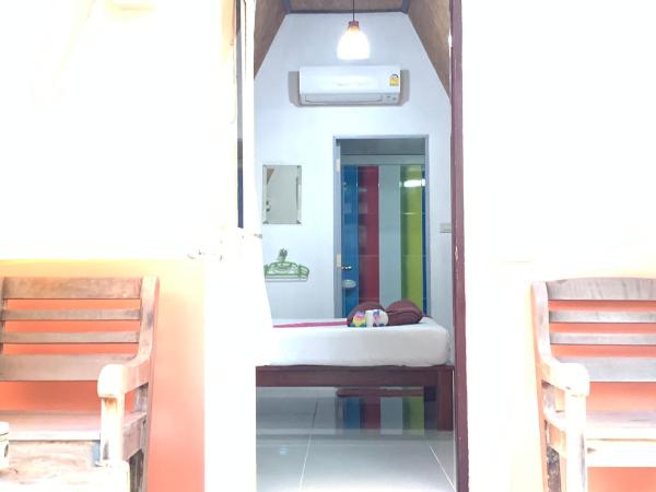 Sam's House Kanchanaburi : photo 7 de la chambre chambre lits jumeaux confort avec douche