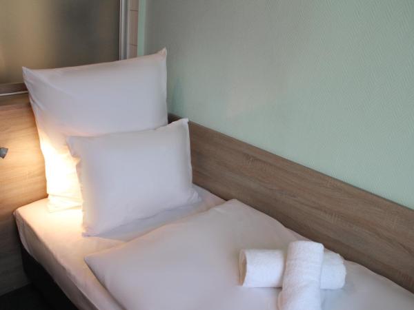 Hotel Mozart Bonn : photo 1 de la chambre chambre simple avec toilettes communes