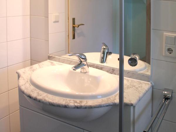 Hotel Mozart Bonn : photo 3 de la chambre chambre simple avec toilettes communes
