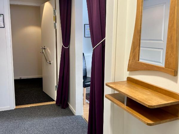 Skultuna Hotell & Konferens : photo 3 de la chambre chambre familiale adaptée aux personnes à mobilité réduite