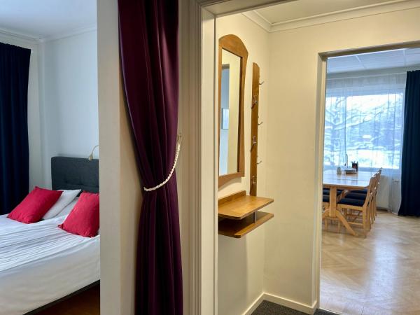 Skultuna Hotell & Konferens : photo 1 de la chambre chambre familiale adaptée aux personnes à mobilité réduite