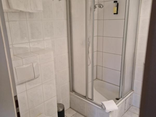 ITM Entrée Glinde Restaurant & Tagungshotel : photo 5 de la chambre chambre triple standard