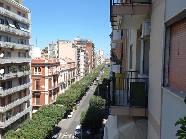 ROOM 110 BARI -guesthouse- : photo 7 de la chambre chambre double avec balcon