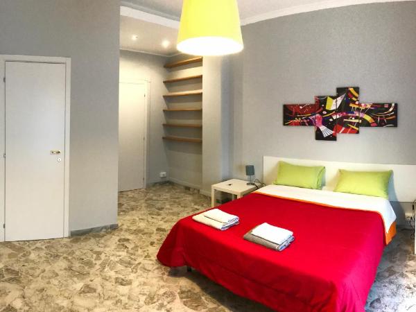 ROOM 110 BARI -guesthouse- : photo 3 de la chambre chambre double avec balcon