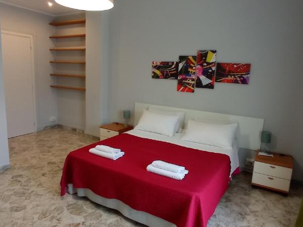 ROOM 110 BARI -guesthouse- : photo 10 de la chambre chambre double avec balcon
