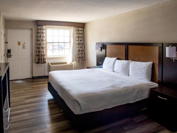Baymont by Wyndham Austin University Area : photo 5 de la chambre chambre lit king-size