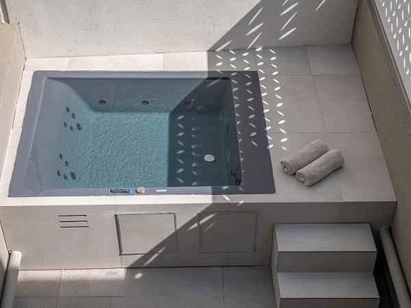 Iperion Beach Hotel : photo 5 de la chambre studio avec baignoire spa