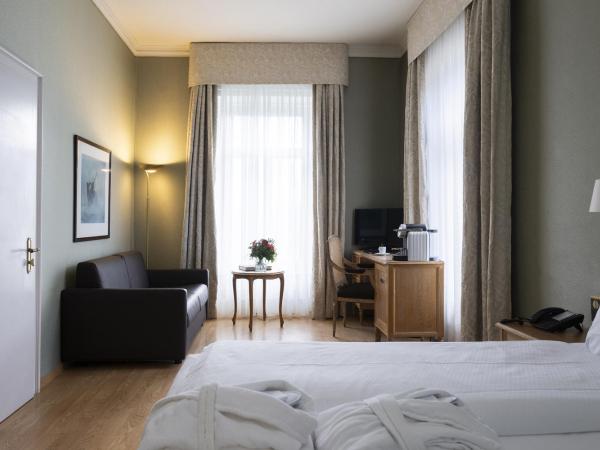 Grand Hotel Beau Rivage Interlaken : photo 6 de la chambre chambre lit king-size de luxe - vue sur montagne