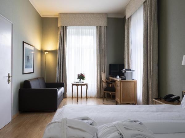 Grand Hotel Beau Rivage Interlaken : photo 8 de la chambre chambre lit king-size de luxe - vue sur montagne