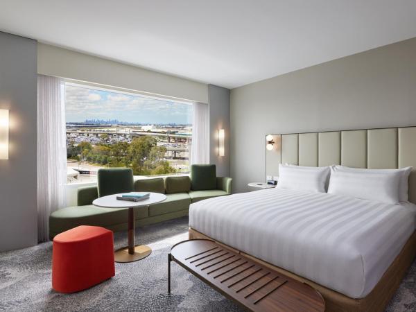 PARKROYAL Melbourne Airport : photo 1 de la chambre chambre lit king-size standard