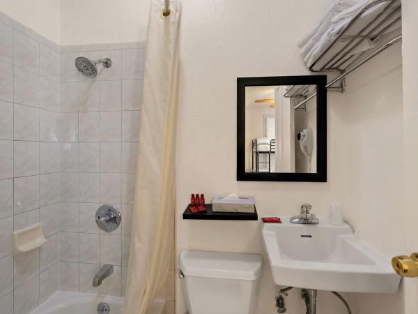 Mithila San Francisco - SureStay Collection by Best Western : photo 7 de la chambre chambre lit queen-size avec lit superposé - non-fumeurs