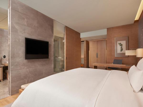 The Westin Chongqing Liberation Square : photo 2 de la chambre executive river view king - executive lounge access