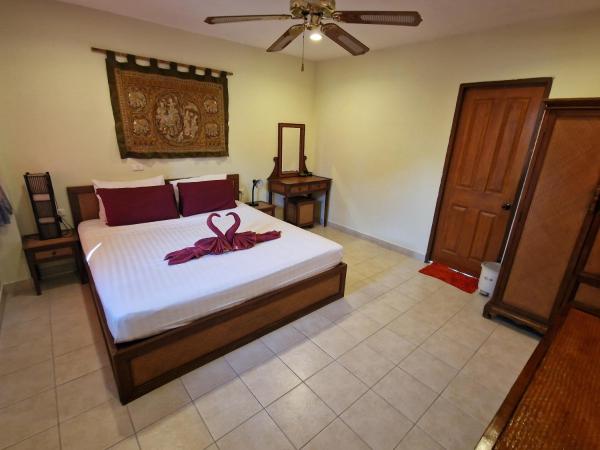 Villa Oranje Chiang Mai : photo 6 de la chambre chambre double ou lits jumeaux standard