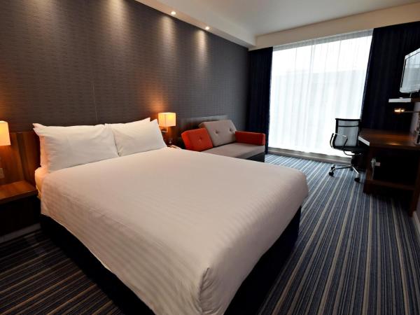 Holiday Inn Express Manchester City Centre Arena, an IHG Hotel : photo 5 de la chambre premium double room with sofa