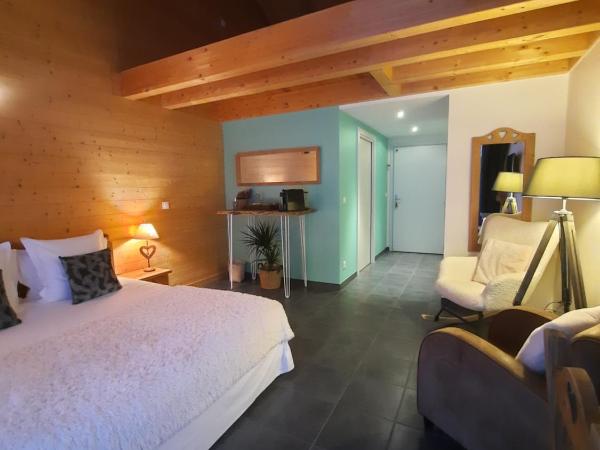 Au Coeur des Lacs - Chambres d'hôtes : photo 4 de la chambre chambre double avec terrasse - grouvelin