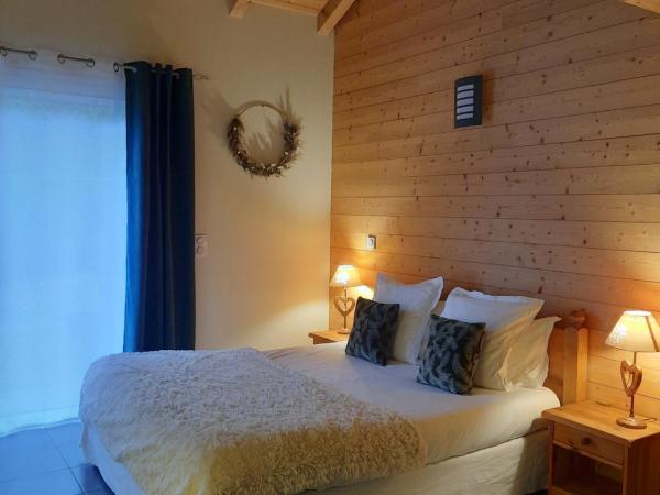 Au Coeur des Lacs - Chambres d'hôtes : photo 7 de la chambre chambre double avec terrasse - grouvelin