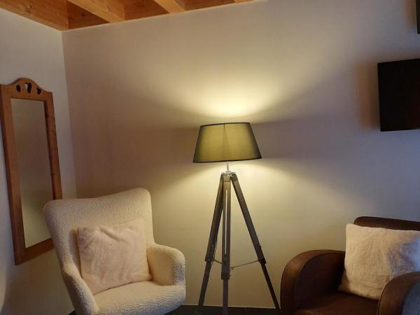 Au Coeur des Lacs - Chambres d'hôtes : photo 8 de la chambre chambre double avec terrasse - grouvelin