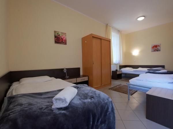 Hotel Miramar : photo 2 de la chambre chambre triple basique