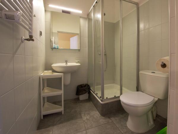 Hotel Miramar : photo 3 de la chambre chambre triple basique