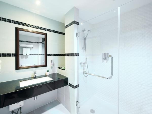 Adelphi Pattaya - SHA Extra Plus : photo 3 de la chambre chambre double premium